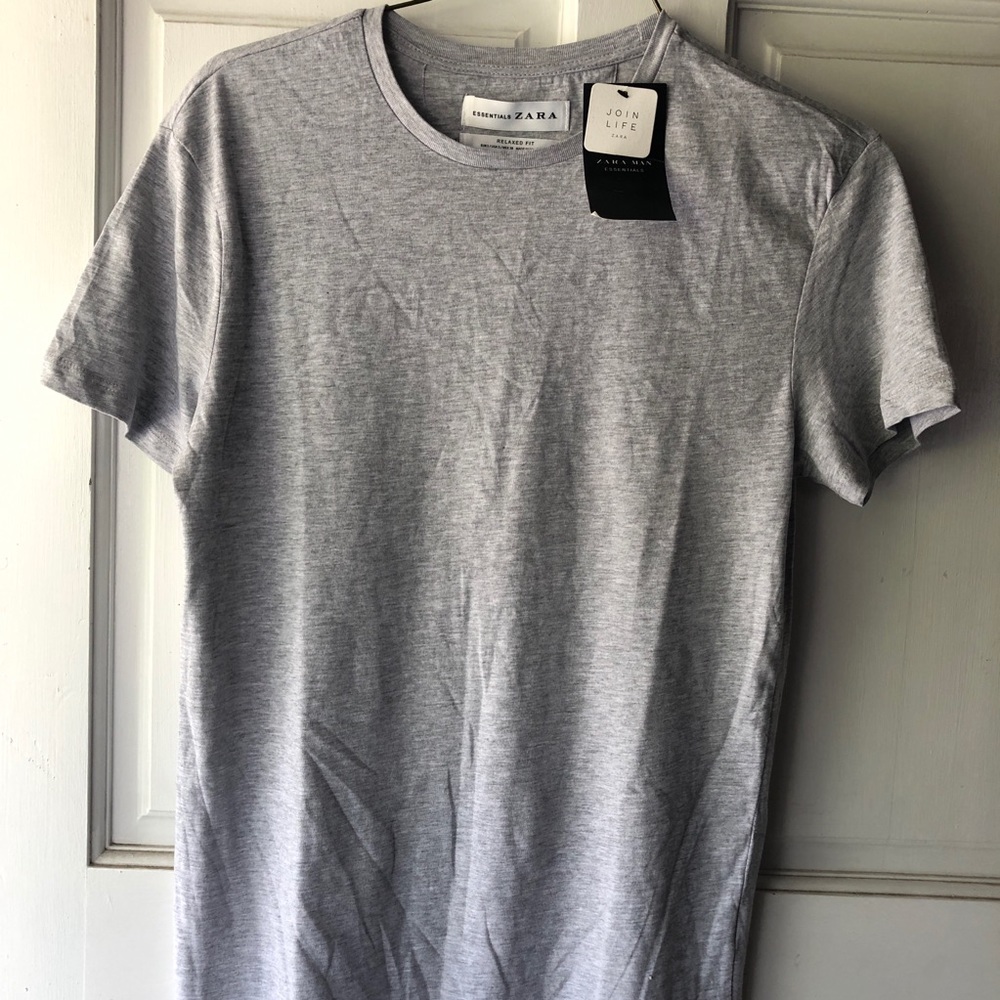 Zara essential tee size S